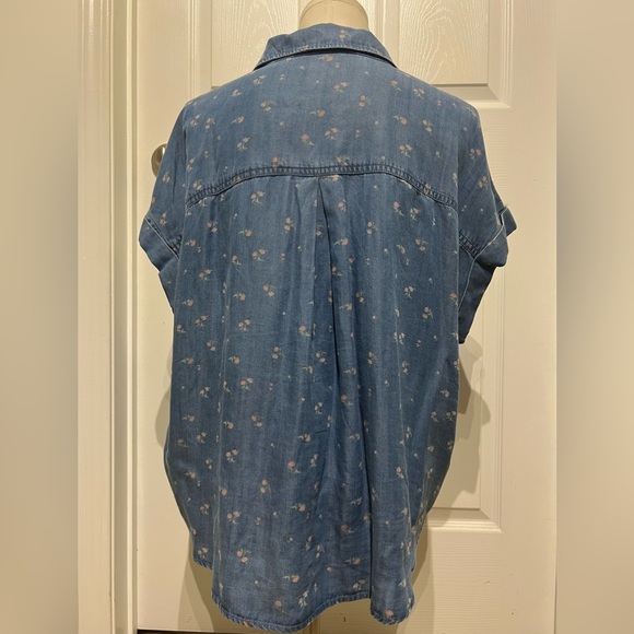Sanctuary  Soft Denim  Top with Floral Prints size XL - Picture 8 of 12